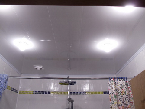 Вентиляция в ванной комнате. Плавтиковые панели на потолок