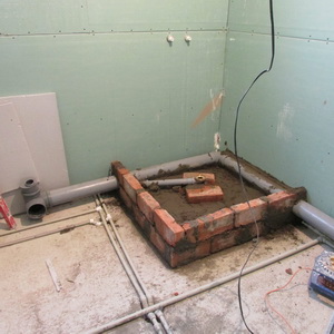 Душевая кабинка. Ванная комната - крепление плитки. Влагостойкий гипсокартон, бетоноконтакт, укладка плитки. пол из осб.